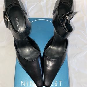Nine West black dress pointed heels. Size 8.